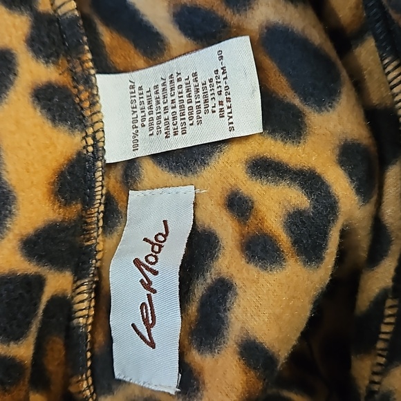 Le Moda Anima print black and brown button detail OS poncho NWOT - Picture 7 of 9